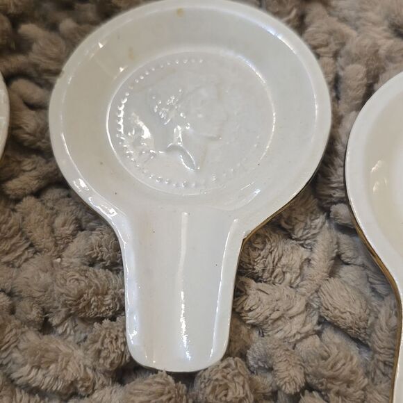 Vintage Ceramic Set of 5 Julius Caesar Personal Ashtrays in Footed Holder Cream - Picture 2 of 9